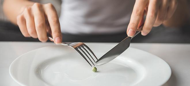 Τι είναι η νευρική ανορεξία; Η ψυχολόγος Μαρία Παπουτσή αναλύει
